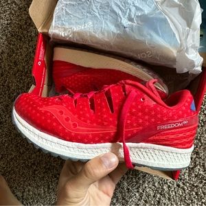 ISO Freedom woman’s saucony running shoes